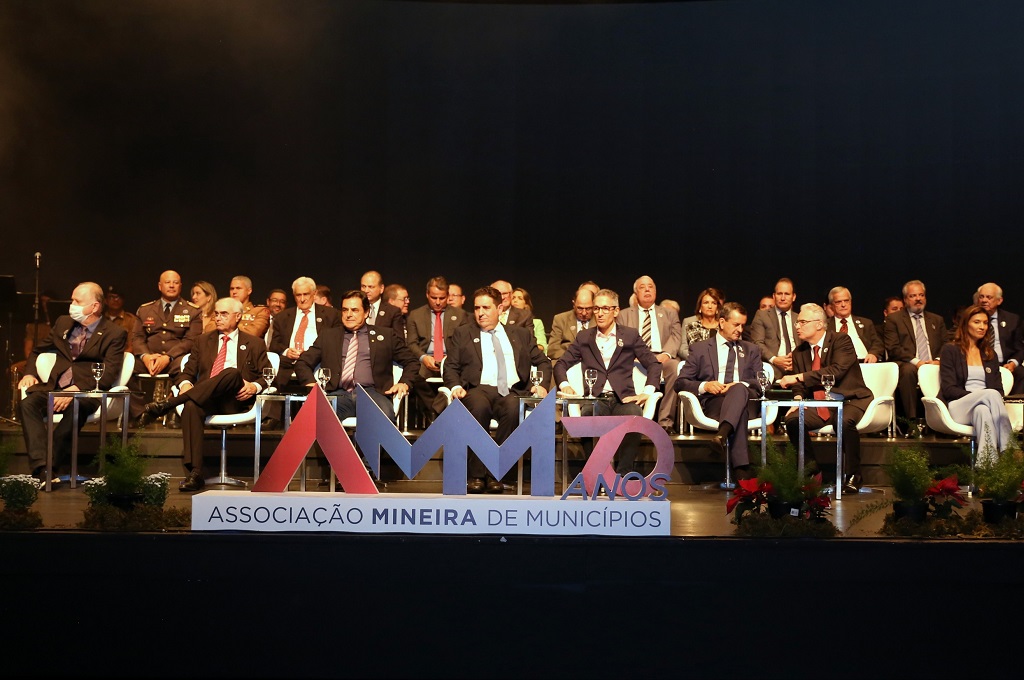 Mesa solene de cerimônia pelos 70 anos da AMM